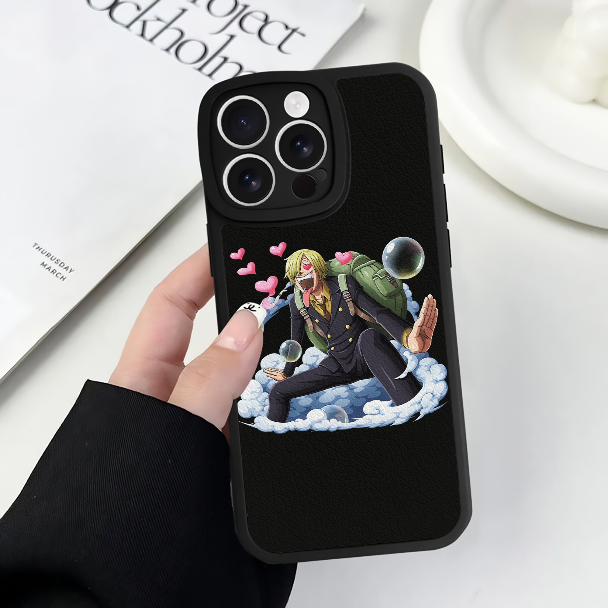 （画像用） ワンピース サンジ ONE PIECE Sanji 【iPhone 16シリーズ対応】シリコンスマホケース（レザー調） 材質：シリコン
